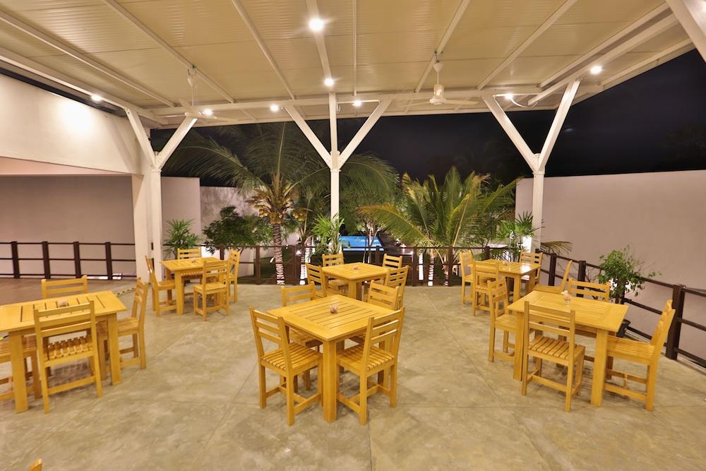 فندق Arugambay Roccos آروغام المظهر الخارجي الصورة